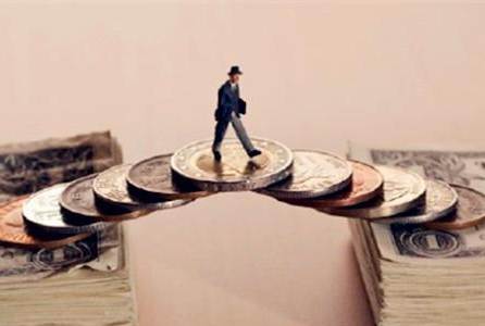 黄金震荡：就业反弹失业率升 鸽派美联储与地缘风险交织