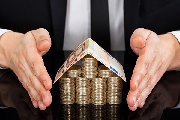 避险需求激增，金价创新高