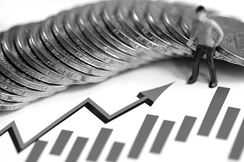 黄金高位震荡蓄势待发，多空博弈引关注